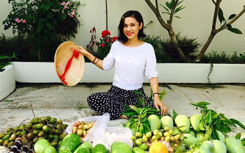 Kiều Trinh sống trong một ngôi nhà ở Bình Dương với vườn cây hoa trái rộng mênh mông bao quanh.