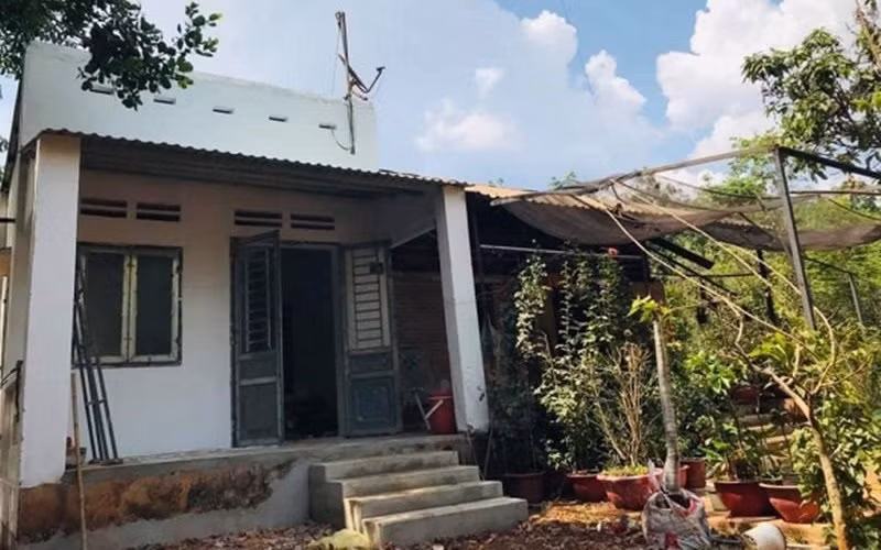 Vẫn theo đuổi con đường diễn xuất nhưng không còn những cảnh nóng bỏng mắt, Kiều Trinh có cuộc sống khá “chật vật” so với dàn nghệ sĩ cùng thời khi làm mẹ đơn thân của 1 đàn con nhỏ.