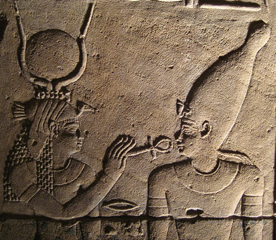 Thêm nữa, biểu tượng Ankh còn mang ý nghĩa ban tặng hoặc tước đoạt sinh mạng của người khác. Điều này đồng nghĩa với quyền sinh sát của pharaoh.