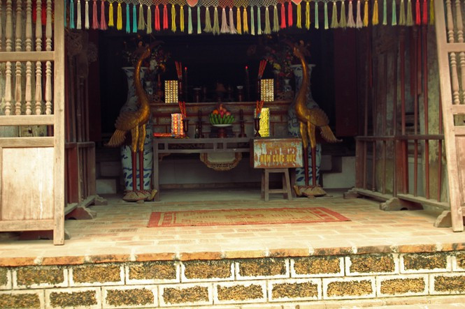 “Nhà thờ Thám hoa Giang Văn Minh”, được người trong họ xây bằng gạch thời tự Đức (1847-1883), kiến trúc theo kiểu chữ “nhị”, mặt quay về hướng Nam.