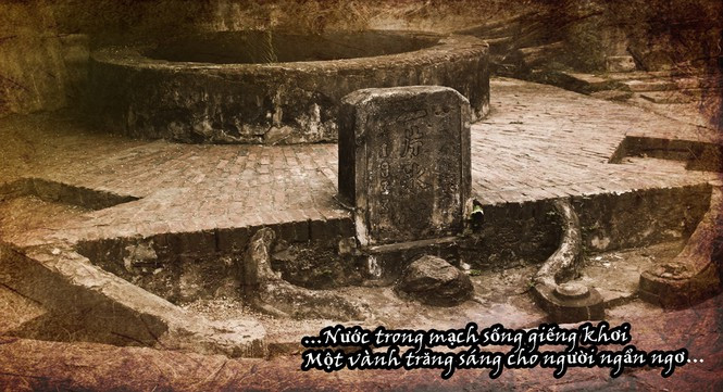 Giếng cổ Đường Lâm, nơi xưa kia được dân làng thường xuyên sử dụng cho mục đinh sinh hoạt công cộng hàng ngày. Trước đây giếng được xây chủ yếu bằng chất liệu đá ong và vữa nhưng nay một số đã được tu sửa lại bằng xi măng và gạch.