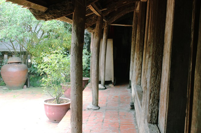 Nơi đây vẫn lưu giữ được bài văn cúng tế bằng chữ nho, viết bằng mực tàu trên một tấm ván.