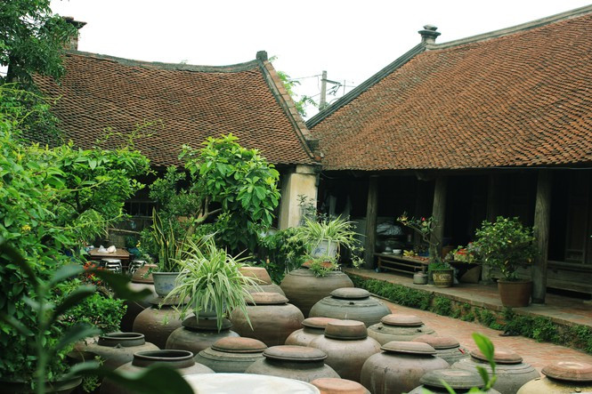 Ngôi nhà đã trải qua 14 đời sinh sống và nổi tiếng với nghề làm tương.