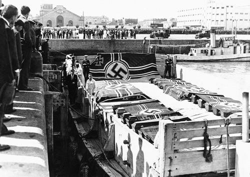 Về sau, Hải quân Anh nắm được tin tức chiến hạm Graf Spee của Đức quốc xã sẽ tiến về cửa sông Plate nằm giữa Argentina và Uruguay sau khi đánh chìm tàu buôn Doric Star nên quyết định thực hiện kế hoạch tiêu diệt.