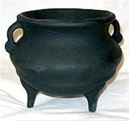 Theo đó, Roose bị kết tội phản quốc và bị hành hình bằng cách thả vào vạc nước sôi. Roose bị tra tấn công khai tại Smithfield.