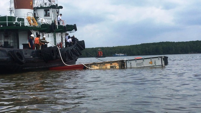 Sau khi tai nạn xảy ra, các lực lượng chức năng đã nhanh chóng đến hiện trường xử lý vụ việc.