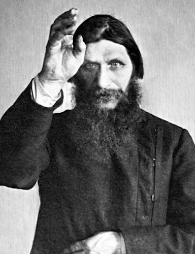 Tiếng tăm của Rasputin nhanh chóng được Sa hoàng Nicholas và hoàng hậu Alexandra biết đến. Họ cho người hầu mời kẻ dị giáo Rasputin vào cung để chữa bệnh cho con trai trong bối cảnh các thầy thuốc không có cách chữa trị.