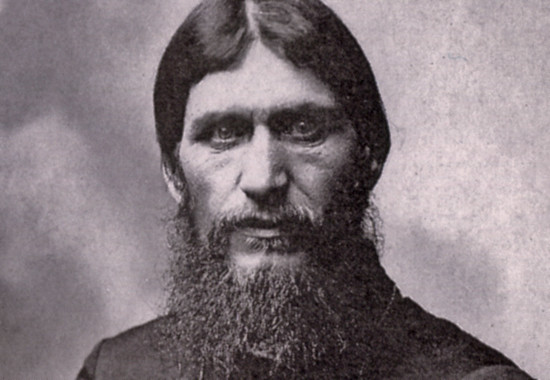 Cuộc đời của Rasputin rẽ sang hướng khác sau khi ghé thăm tu viện nhỏ ở Urals. Tại đây, gã phát hiện bản thân có khả năng chữa lành, làm dịu những cơn đau cho bệnh nhân và khả năng tiên tri tương lai.