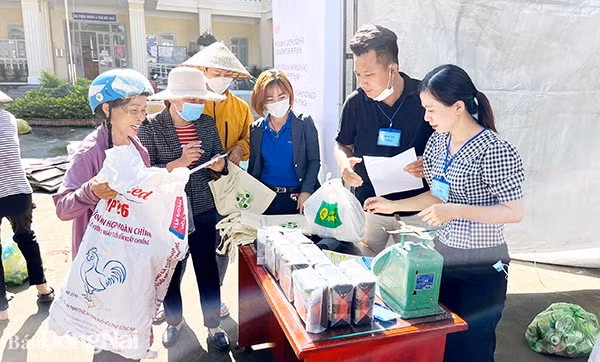 TP Bien Hoa: Tu 1/7 phan loai chat thai ran sinh hoat tai nguon