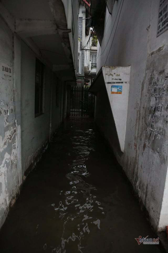 Các con hẻm ngập sâu.