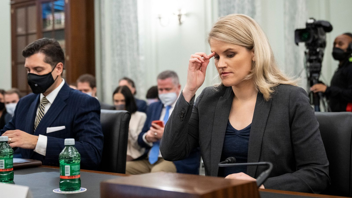 Nu cuu nhan vien Facebook chia se nhung bi mat dong troi-Hinh-2