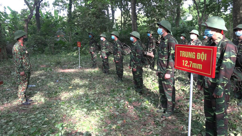 Huyen Hoai Duc khai mac dien tap ''thiet quan luat, gioi nghiem''