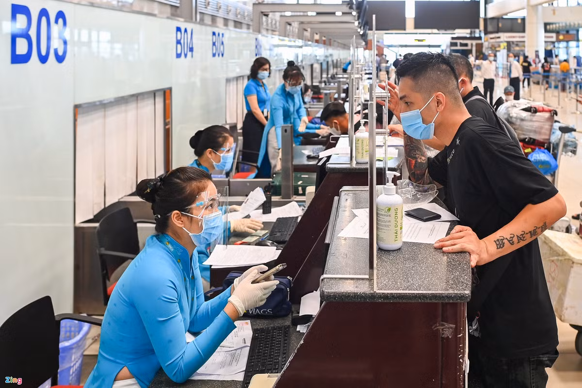 Nhieu nguoi TP.HCM duoc bay ve nha sau vai thang ket lai Ha Noi-Hinh-7