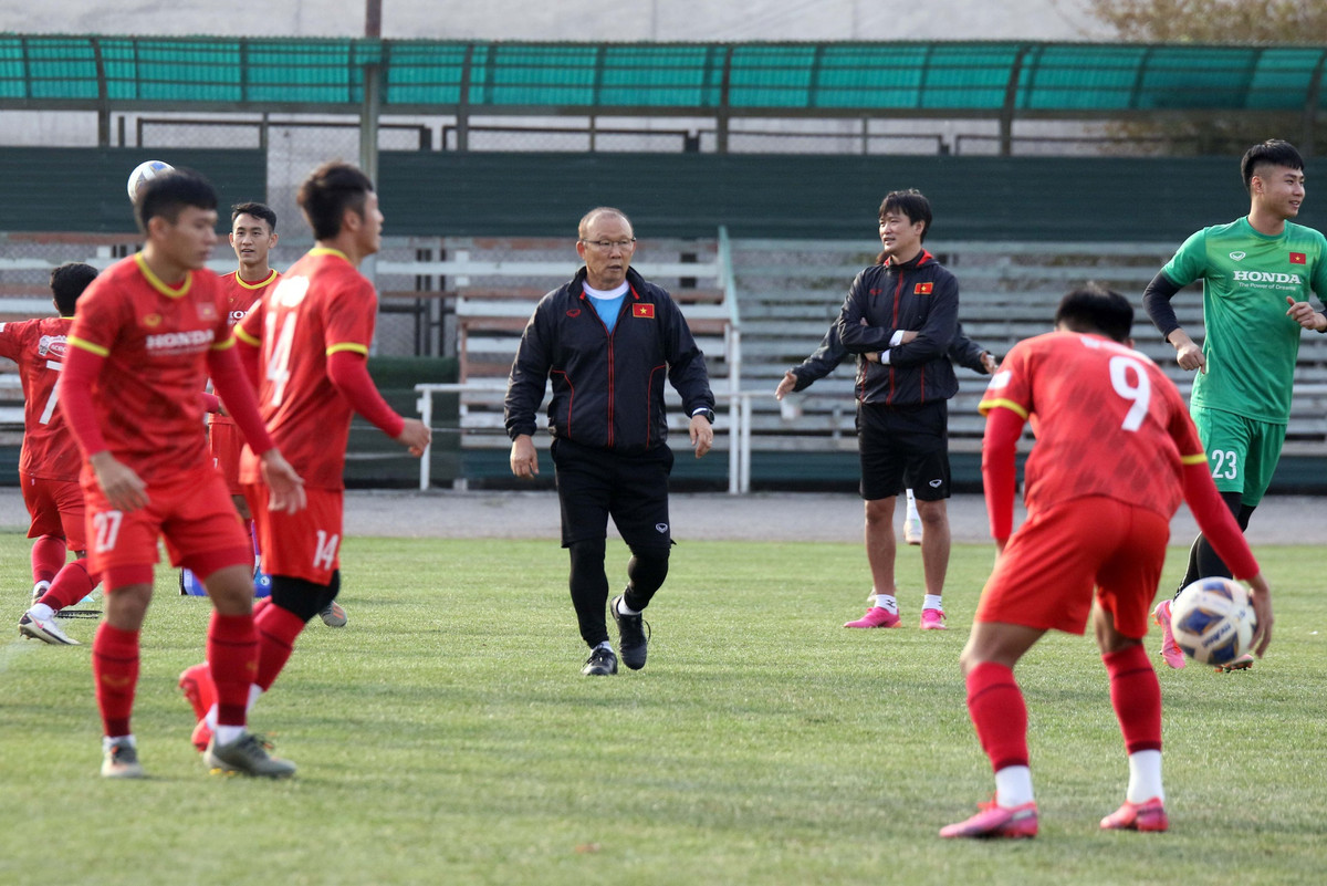 Do U23 Việt Nam vừa trải qua quãng thời gian tập huấn ở quốc gia khô và nóng như UAE, việc di chuyển sang Kyrgyzstan có thể ảnh hưởng tới sức khỏe của các cầu thủ.