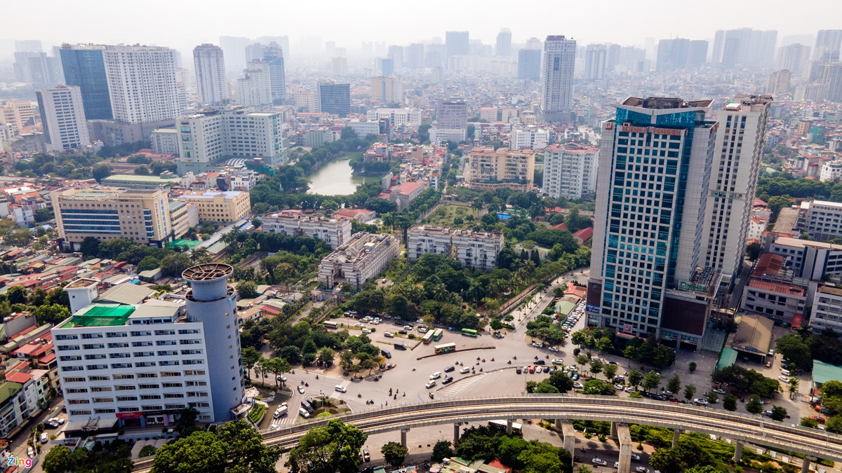 Các hạng mục thi công cống ngầm, cống nổi, hệ thống thoát nước đoạn ngang qua khu vực di tích Pháo Đài Láng đang được nhà thầu gấp rút thi công.