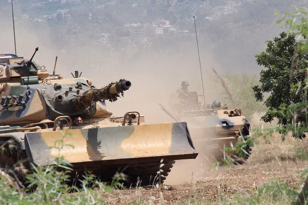 M60 là thế hệ xe tăng chiến đấu chủ lực cuối cùng thuộc "gia đình" tăng Patton do Mỹ sản xuất từ những năm 1960. M60 nhìn chung được thiết kế dựa trên mẫu tăng M48 với việc tăng giáp, tăng hệ thống vũ khí và động cơ. Nguồn ảnh: Pinterest