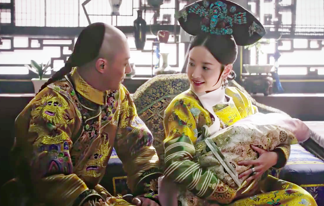 Quan niệm sinh thai đôi ở thời hiện tại và trước đây là không giống nhau. Cổ nhân cho rằng, sinh đôi là một việc không tốt cho gia đình. Theo quan niệm thời đó, nếu người phụ nữ mang thai đôi, họ lo rằng, gia đình đó sẽ không gặp may mắn và họ cũng e ngại trước những lời dị nghị của hàng xóm. Thông thường, gia đình đó sẽ lặng lẽ cho người ngoài một trong hai đứa con sinh đôi đó. Thậm chí, có trường hợp họ còn phá hai thai đó đi. 