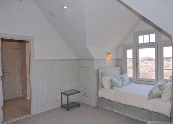 Tất cả các phòng hầu như đều có cửa sổ lớn có view hướng ra thiên nhiên xinh đẹp