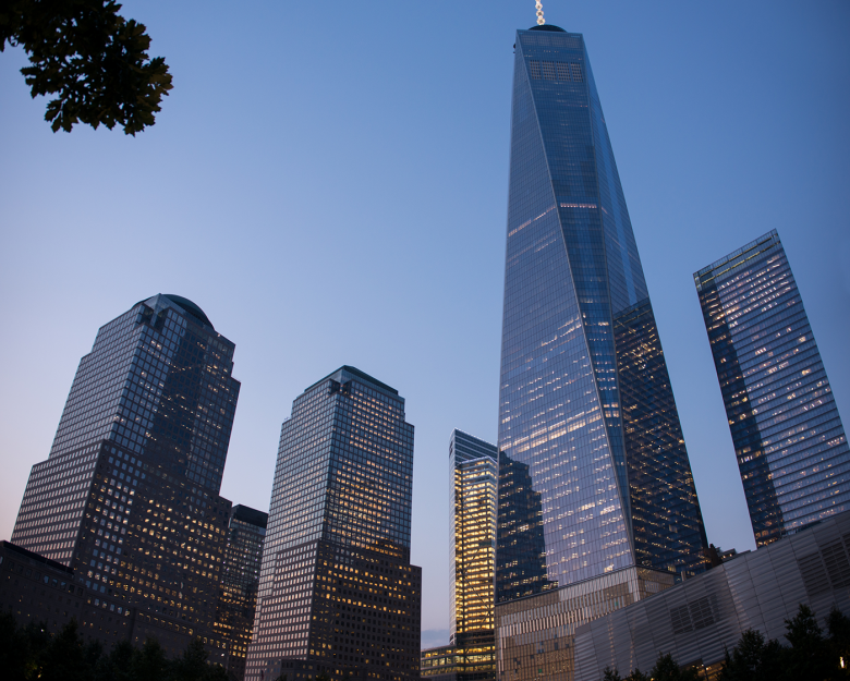 One World Trade Center (Trung tâm thương mại Một Thế giới), cũng được biết đến với cái tên Freedom Tower (Tháp Tự Do) nằm ở Manhattan, New York và là tòa nhà chính của 7 Trung tâm thương mại thế giới tọa lạc trên nền Trung tâm thương mại thế giới cũ. Tòa nhà này bắt đầu xây dựng vào ngày 27/4/2006. (Ảnh: Gka)