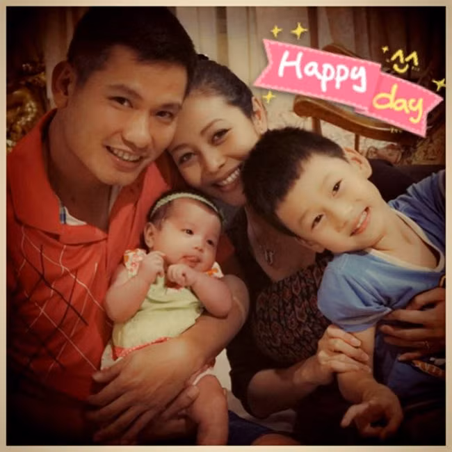 Cuối năm 2012, Hoa hậu Châu Á tại Mỹ lên xe hoa lần hai và nửa năm sau sinh một bé gái đáng yêu.