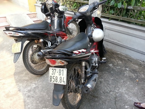 Bang hoang nhin nam thanh nien nhay xuong song Lam tu van