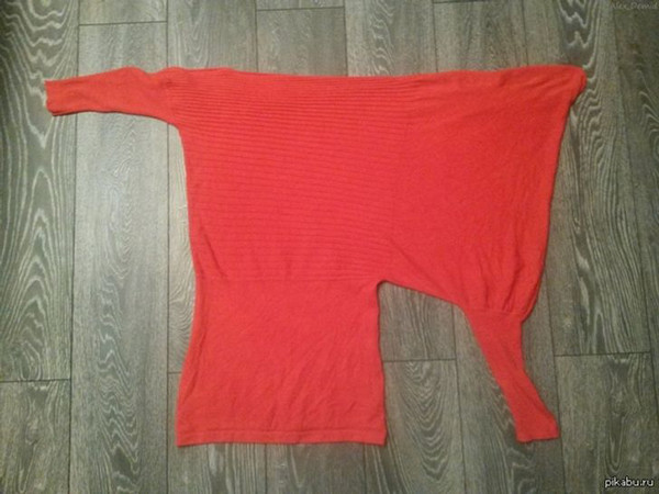 Nếu không chú thích đây là chiếc váy, chắc chắn rất nhiều người sẽ không biết mảnh vải màu đỏ này là gì.