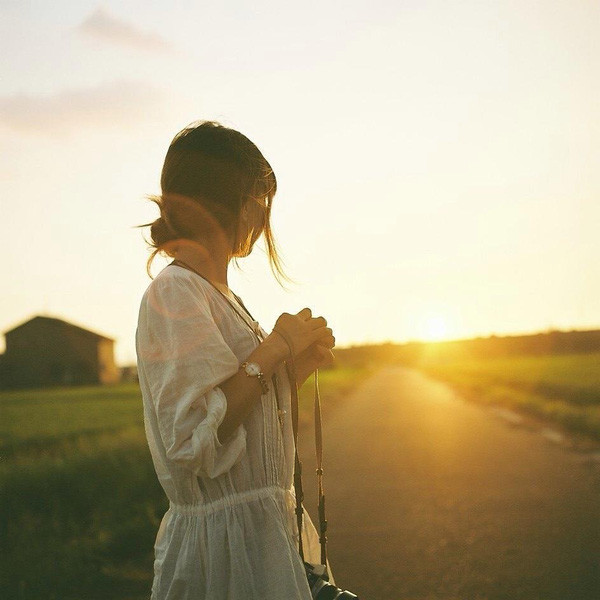 Thất vọng về phụ nữ: Ngoài điều kiện kinh tế thua kém, đàn ông muộn vợ thường thất vọng về phụ nữ. Khi còn trẻ, họ từng hết lòng vì tình yêu, có những trải nghiệm khó quên song lại bị tổn thương sâu sắc. Là người nặng tình, cú sốc tình cảm khiến họ khó tiếp nhận mối quan hệ mới.