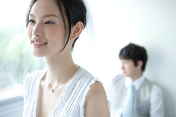 Không thích ràng buộc: Gia đình êm ấm là động lực, mục tiêu để nam giới phấn đấu trong cuộc sống. Tuy nhiên, không ít người thích cuộc sống hướng ngoại, không thích bị ràng buộc. Trong khi đó, cuộc sống hôn nhân sẽ khiến họ phải chăm sóc, lo lắng cho các thành viên, xây dựng kinh tế.