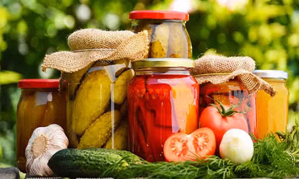 Đồ muối chua: Muối chua không chỉ giúp kéo dài thời gian bảo quản thực phẩm mà còn tăng cảm giác thèm ăn. Tuy nhiên, những món như cải muối, bắp cải muối, kim chi không chỉ chứa nhiều muối mà còn nhiều axit, gia vị cay.