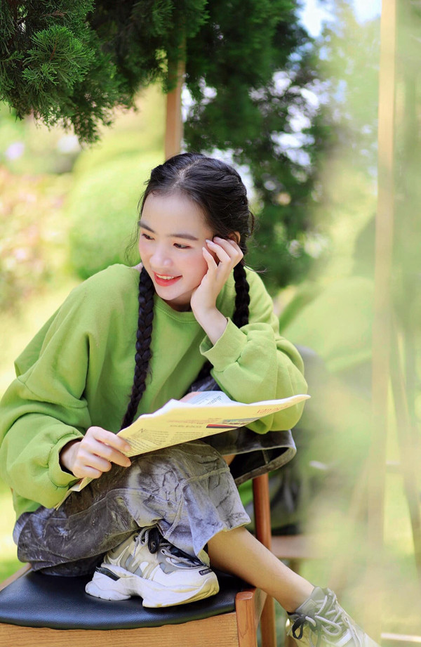 Thuộc thế hệ Y, những khoảnh khắc trẻ trung sôi nổi như thế này của Minh Hương rất dễ thấy.