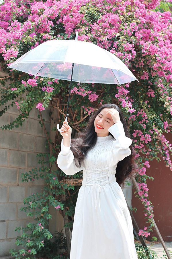 Cô đặc biệt yêu thích áo dài bởi khả năng tôn dáng, biểu tượng tự hào trong văn hóa dân tộc.