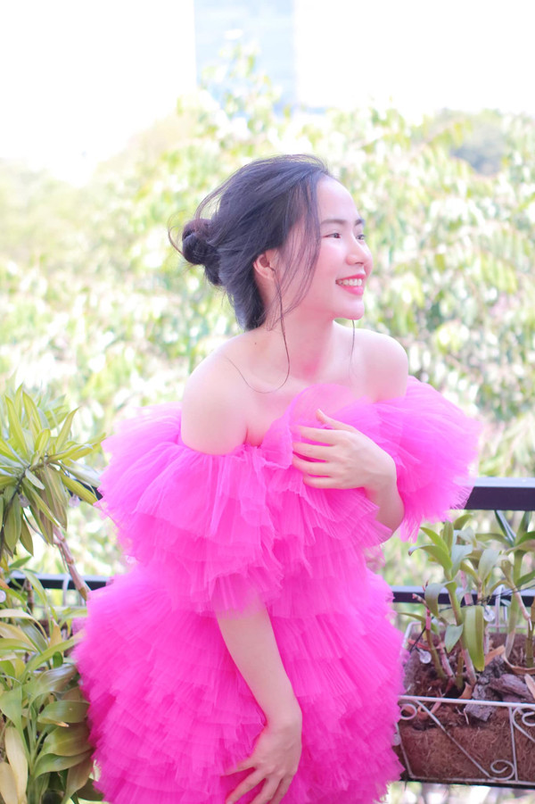 Nói về sự nổi tiếng của mình, Minh Hương cho rằng bản thân may mắn khi được mọi người chú ý và dành cho nhiều lời khen.