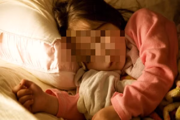 Be gai 7 tuoi day thi som, nguyen nhan khien bo me soc