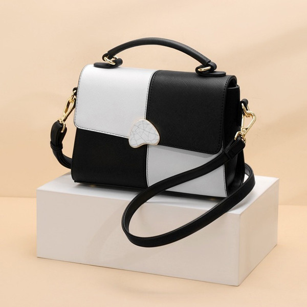 Túi xách: Nếu như hiện nay túi xách được sử dụng như món đồ thời trang thì mục đích ban đầu của nó chỉ đơn giản là đựng tiền. Sự tiện dụng của chúng được nam giới ưa chuộng.