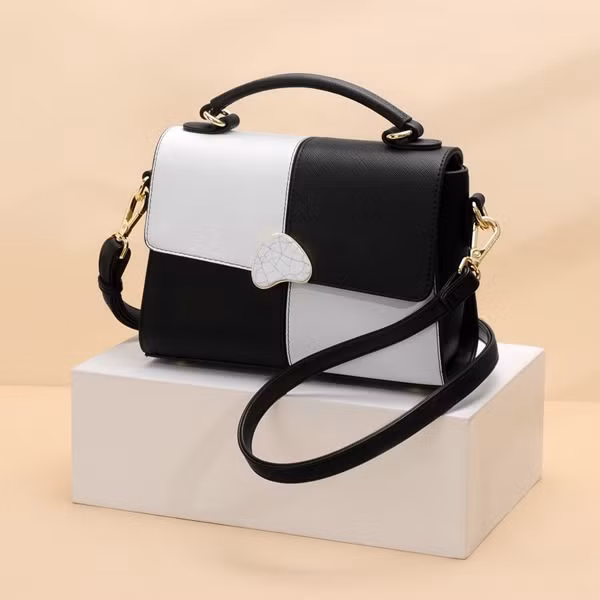 Túi xách: Nếu như hiện nay túi xách được sử dụng như món đồ thời trang thì mục đích ban đầu của nó chỉ đơn giản là đựng tiền. Sự tiện dụng của chúng được nam giới ưa chuộng.