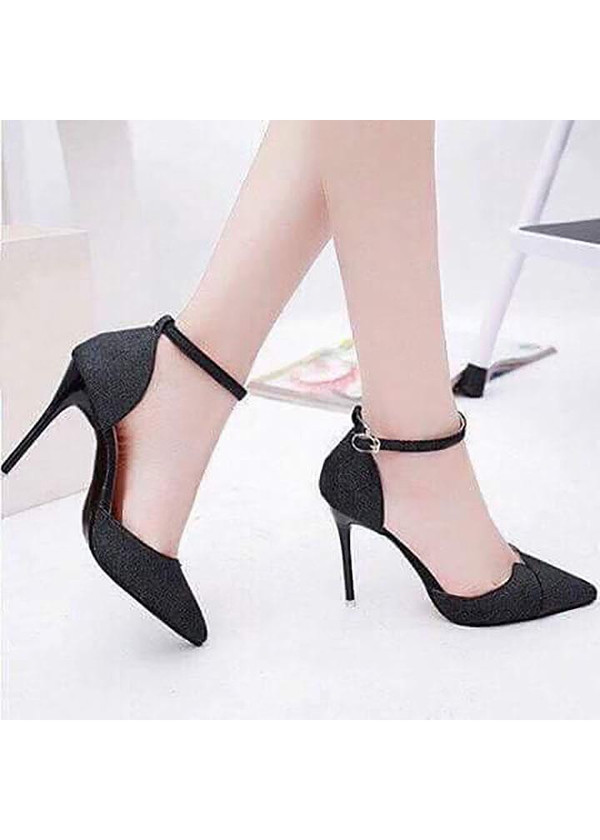 Giày cao gót: Đôi giày cao gót đầu tiên bắt nguồn từ thế kỷ 15, tại Ba Tư. Những kỵ binh dùng chúng để cố định chân với bàn đạp ở yên ngựa. Sau đó, những người di cư Ba Tư mang giày cao gót đến châu Âu, được các quý ông ưa thích bởi vẻ ngoài thời thượng, “ăn gian” chiều cao đáng kể.