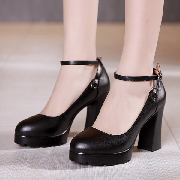 Xu hướng chọn giày hiện nay ngày càng ưa thích thiết kế có phần mũi và gót tròn. Độ cong nhẹ của chúng được đánh giá là vừa vặn với hình dạng bàn chân.