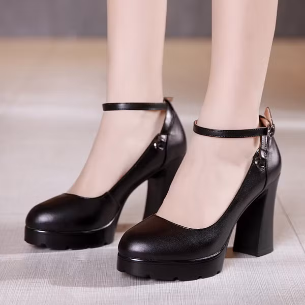 Xu hướng chọn giày hiện nay ngày càng ưa thích thiết kế có phần mũi và gót tròn. Độ cong nhẹ của chúng được đánh giá là vừa vặn với hình dạng bàn chân.