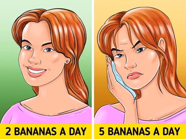 Nguyên nhân bởi thành phần của chuối thu hút vi khuẩn gây hại cho răng, làm tổn thương men răng. Ngoài ra, chuối chín còn chứa nhiều tyramine có khả năng gây đau nửa đầu. Để tốt cho sức khỏe, bạn chỉ nên ăn khoảng 2 quả chuối mỗi ngày.