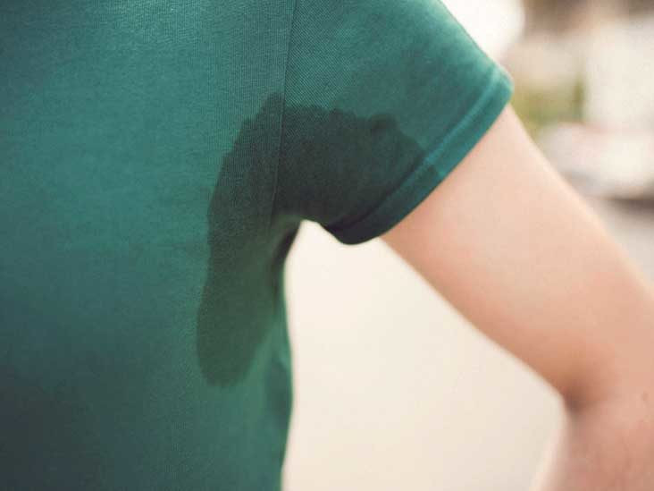 Đổ mồ hôi nách – tuyến mồ hôi quá dày hoặc ăn quá nhiều: Dưới nách có nhiều tuyến apocrine nên tiết nhiều mồ hôi hơn. Vậy nhưng nếu mồ hôi tiết ra quá nhiều có thể là do tuyến mồ hôi quá lớn. Nếu mồ hôi nặng mùi, có thể do bạn ăn quá mặn hoặc nhiều gia vị như hành, tỏi...