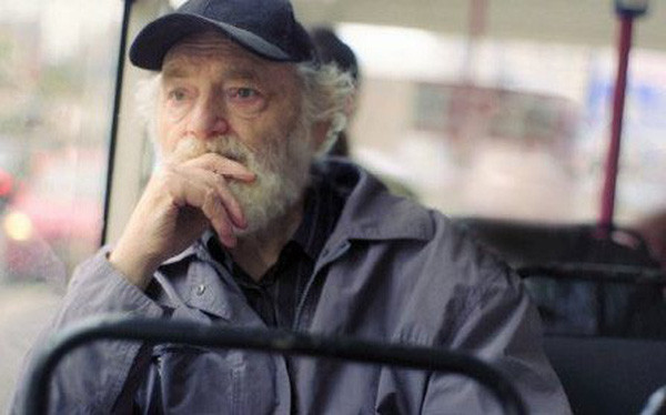 Chọn sai nghề: 73% người tham ra khảo sát cho biết người già hối hận khi chọn sai nghề khi còn trẻ. Nhiều người khi chọn nghề hay khởi nghiệp, điều khiến họ ưu tiên là thu nhập, cuộc sống ổn định, thoải mái, ít thử thách. Vậy nhưng, cuộc sống không có áp lực thì sẽ thiếu động lực. Không có động lực dễ khiến tiềm năng bị chôn vùi.