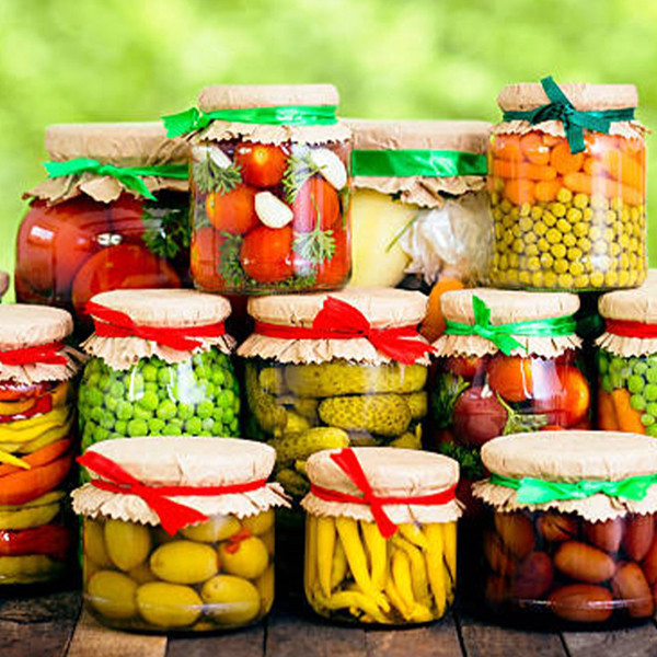 Cụ thể, thực phẩm ngâm có hàm lượng axit rất cao, có thể dẫn đến mòn men răng. Ăn nhiều sẽ góp phần tạo các lỗ hổng trên răng, gây sâu răng.