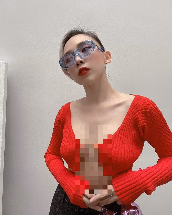 Tại Việt Nam, kiểu áo kiệm vải để lộ vòng một lấp ló cũng từng được những mỹ nhân sành mốt như Tóc Tiên, Ngọc Trinh, Khánh Linh... chọn mặc, nhận về “cơn mưa” lời khen. Ảnh: IGNV