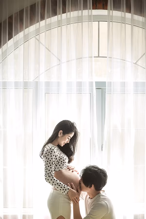 Năm 2015, Nam Thương kết hôn với Ba Duy – một hotboy nổi lên từ trào lưu “đẹp trai nhiều người yêu” từng gây xôn xao cộng đồng mạng. Không lâu sau khi về một nhà, mỹ nhân 9X mang thai con trai đầu lòng Đậu Đậu.