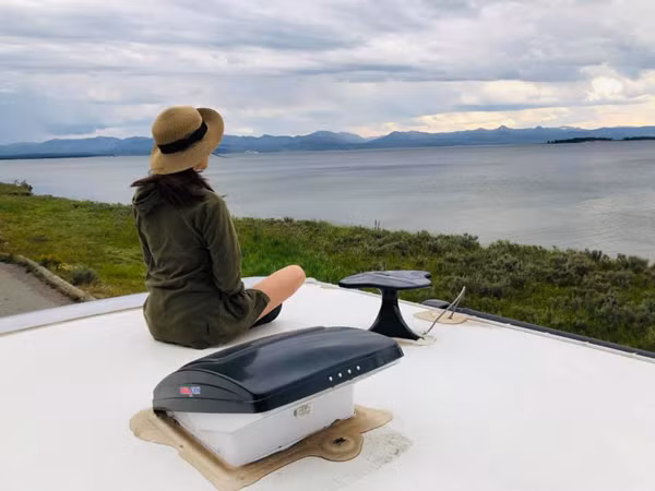 Ngoài ăn uống, nữ MC nổi tiếng còn chú trọng tập luyện, giữ cơ thể luôn thon gọn. Cô thường tập gym, yoga và thiền. Đặc biệt, mỗi tuần, cô dành 3 ngày, mỗi ngày 1 giờ đồng hồ để thực hiện 5 bài hít thở của Tây Tạng được giới thiệu trong cuốn Suối nguồn tươi trẻ.