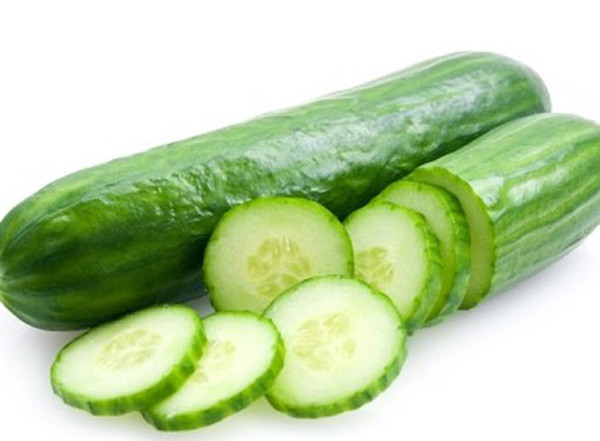 Như vậy, những quả dưa chuột thẳng có thể chưa đủ độ trưởng thành, bị hái khi còn quá non. Ăn loại này sẽ có vị chát, đắng, ít nước, không thơm, ruột mềm không giòn.