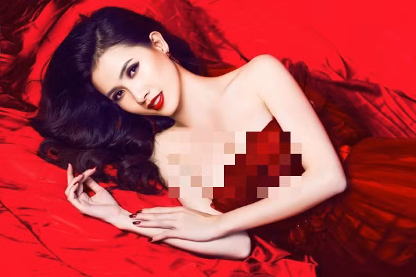 Để duy trì body nảy nở, mỹ nhân “siêu vòng 3” dành nhiều thời gian tập luyện mỗi ngày. Trong số các bài tập, người đẹp Tiền Giang ưa thích yoga bởi tác dụng giữ dáng, rèn luyện sức khỏe cũng như độ dẻo dai.