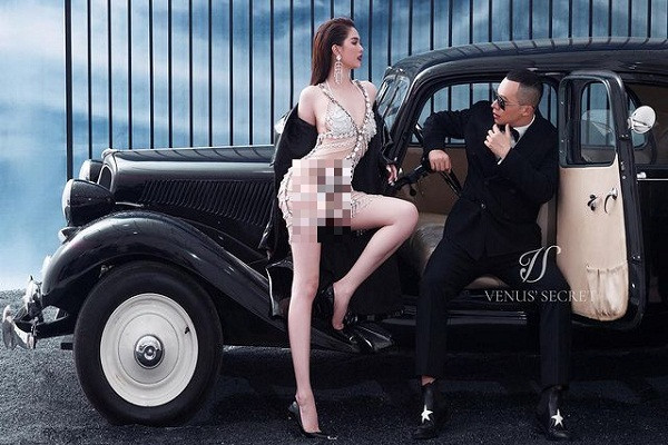 Việc lựa chọn trang sức cũng cần hết sức thận trọng. Chị em nên chọn phụ kiện có độ phủ lớn, tránh những khoảng hở “toang” lộ gần hết bầu ngực. Ảnh: Instagram nhân vật