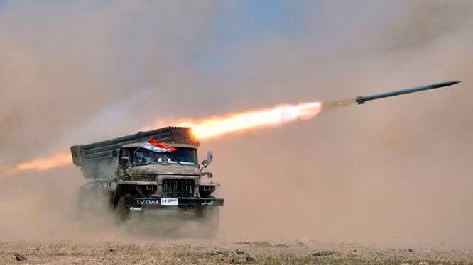 Quân đội chính phủ Syria ngay khi phát hiện cuộc tiến công đã ngay lập tức dùng hỏa lực pháo binh ngăn chặn; trận địa pháo binh của SAA đặt tại làng Saming và một số trận địa khác đã bắn phá ác liệt vào đội hình tiến công, chặn đứng đà tiến công của phiến quân.