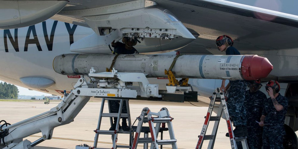 Ở trong khối ASEAN, hải quân và không quân Singapore, Thái Lan, Malaysia có trang bị loại tên lửa Harpoon này.